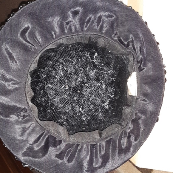 A 1930 dress hat. With the Belk's orginal box. - Picture 3 of 4